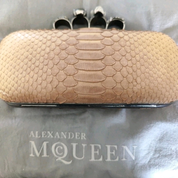 ALEXANDER MCQUEEN Beige Python Knuckle Box Clutch Bag - Picture 1 of 8